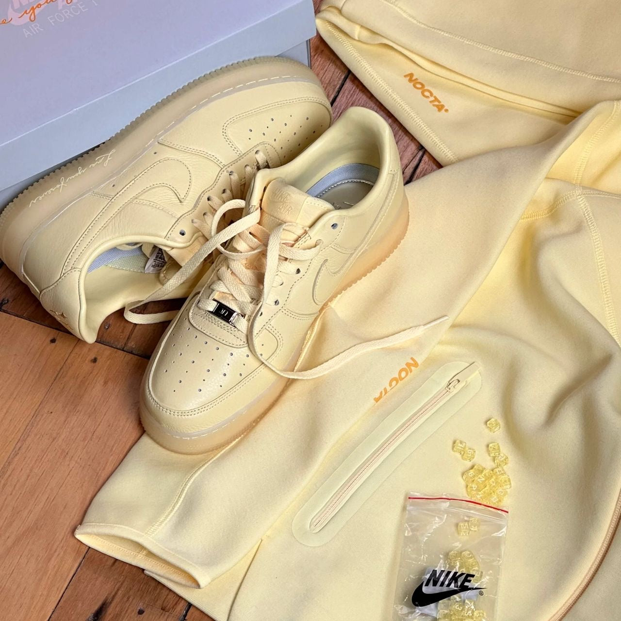 Nike Air Force 1 - Yellow